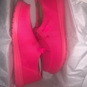 New, hey dudes, authentic, 8, electric pink hey dudes,